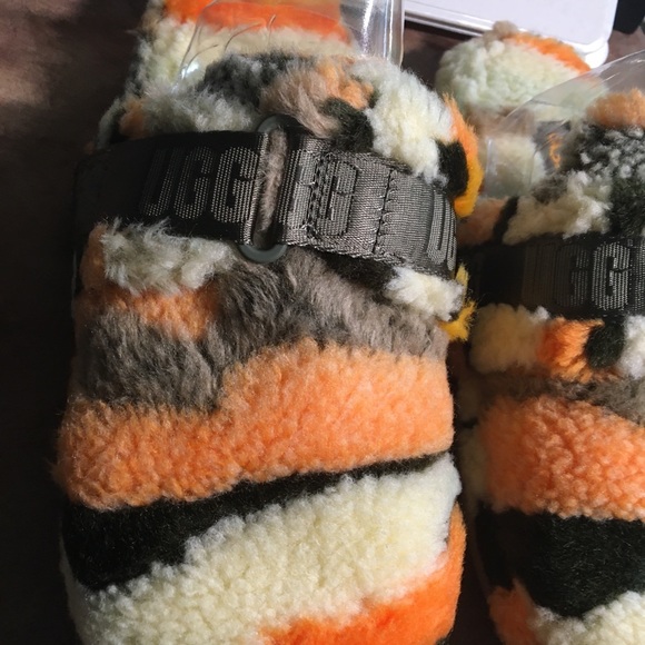 UGG NIB AUTHENTIC FLUFF IT CALI COLLAGE OLIVE UNISEX SLIPPERS - Picture 5 of 16